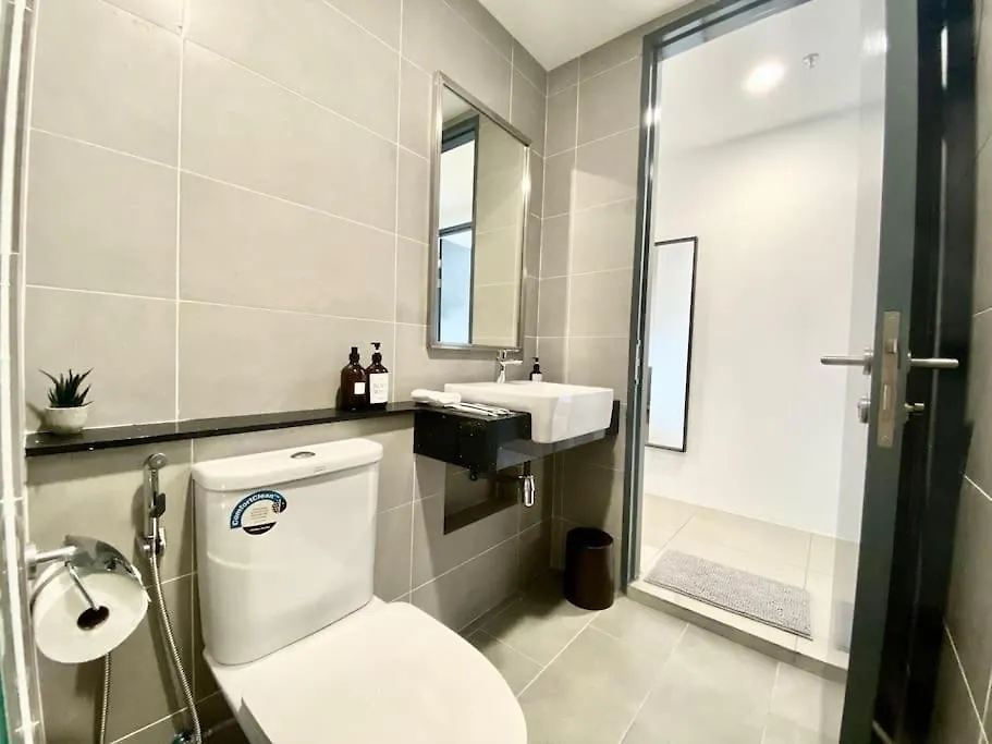 דירה Tropicana 218 Macalister #Seaview #Modern Retro #Infinity Pool #Georgetown #7Pax #3Br 2Bath #1King 2Queen 1Single #Quality Well Maintained #Private Host
