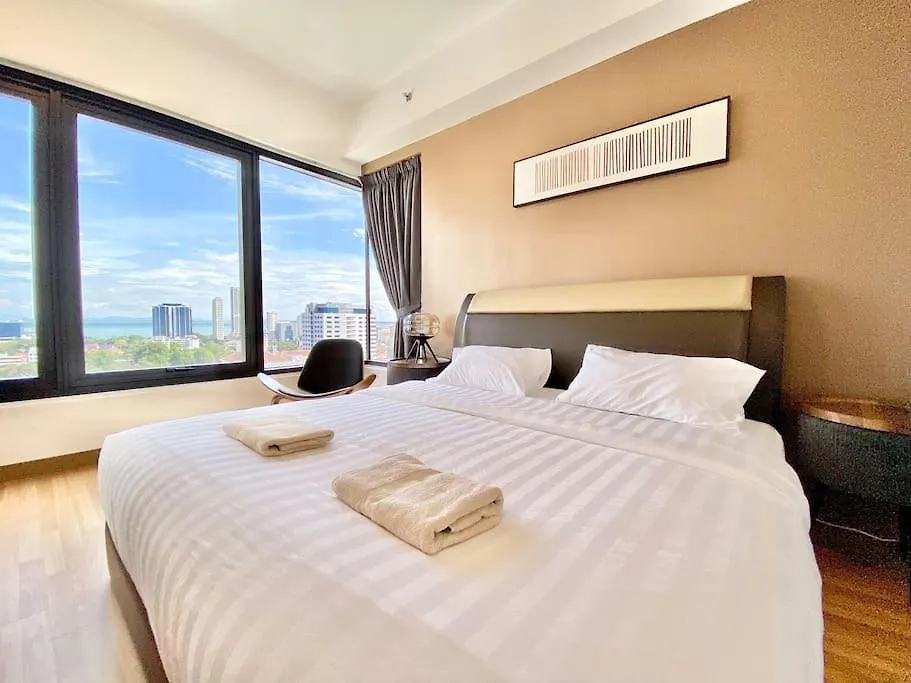 דירה Tropicana 218 Macalister #Seaview #Modern Retro #Infinity Pool #Georgetown #7Pax #3Br 2Bath #1King 2Queen 1Single #Quality Well Maintained #Private Host