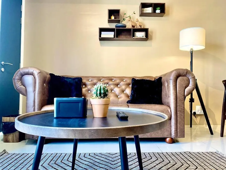 Tropicana 218 Macalister #Seaview #Modern Retro #Infinity Pool #Georgetown #7Pax #3Br 2Bath #1King 2Queen 1Single #Quality Well Maintained #Private Host דירה ג'ורג' טאון