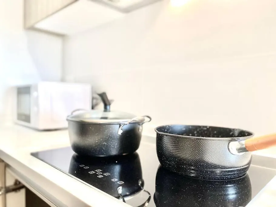 Tropicana 218 Macalister #Seaview #Modern Retro #Infinity Pool #Georgetown #7Pax #3Br 2Bath #1King 2Queen 1Single #Quality Well Maintained #Private Host 0*, ג'ורג' טאון