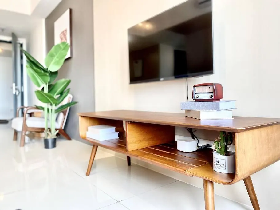 Tropicana 218 Macalister #Seaview #Modern Retro #Infinity Pool #Georgetown #7Pax #3Br 2Bath #1King 2Queen 1Single #Quality Well Maintained #Private Host 0*, ג'ורג' טאון מלזיה