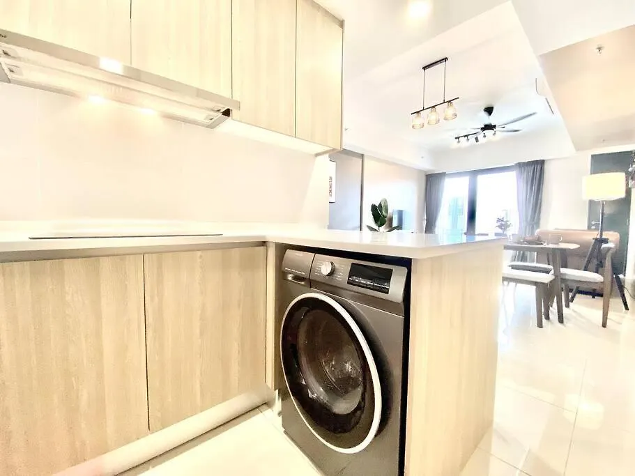 Tropicana 218 Macalister #Seaview #Modern Retro #Infinity Pool #Georgetown #7Pax #3Br 2Bath #1King 2Queen 1Single #Quality Well Maintained #Private Host דירה ג'ורג' טאון